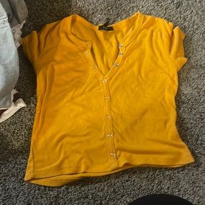 Size small tshirt cropped